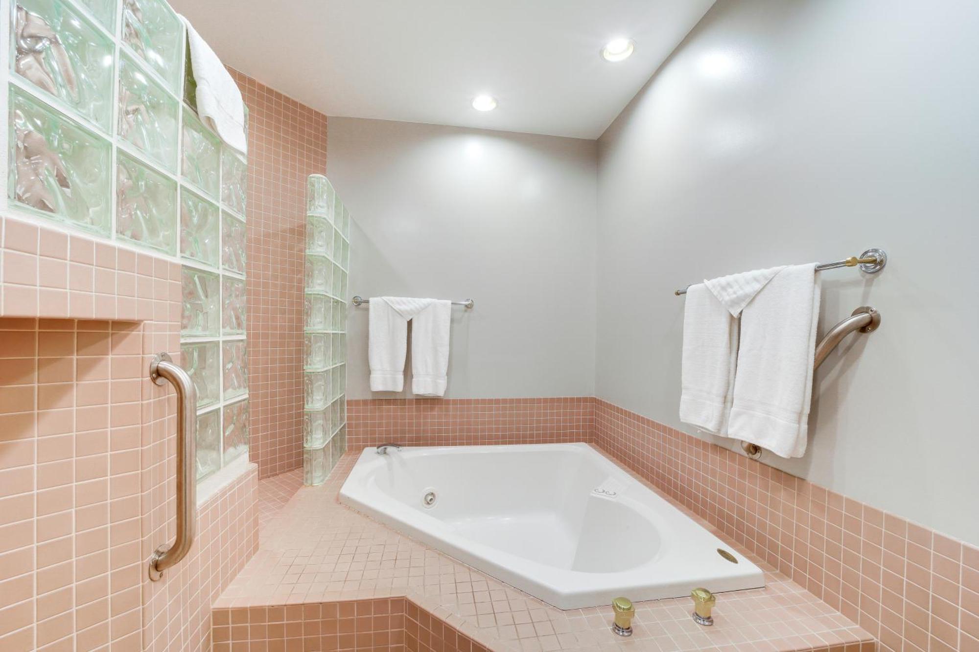 Beautiful Condo With Balcony On Lake Chelan! Buitenkant foto